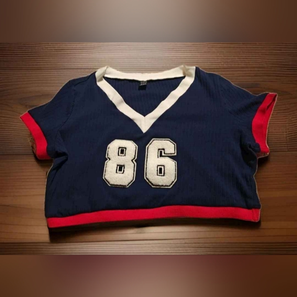 Cute 90s Vtg Insp (Scream) Style V-neck Blue & White Fuzzy #86 Jersey Cropped XL